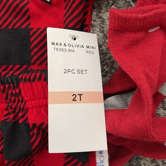 Max and Olivia Mini Believe Pajama Set with socks 2T - Picture 3 of 3